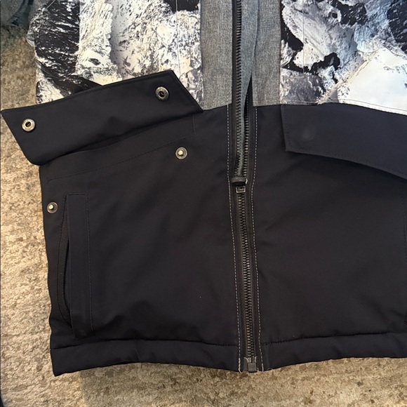 Under Armour Gray and Black Winter Jacket with Neon Green Interior - Picture 4 of 11